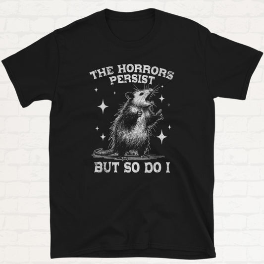 Opossum T-Shirt – The Horrors Persist, But So Do I – Lustiges Possum Shirt für Überlebenskünstler - Digital Art Prints